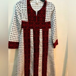 Girls dress Palestinian thob